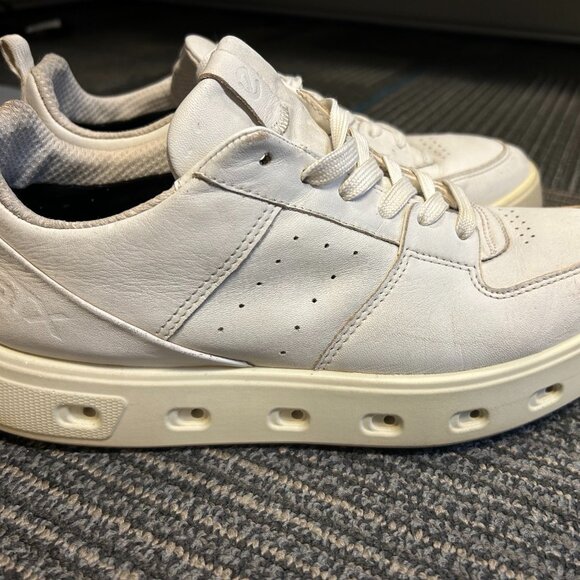 ECCO street 720 Women's Leather Gore-Tex Sneaker - Picture 2 of 8